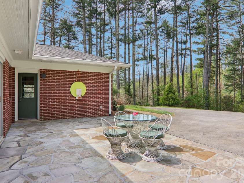 80 Sunset Drive, Marshall, NC 28753.  MLS# CAR4362986, YatesRealty ID 15134. 