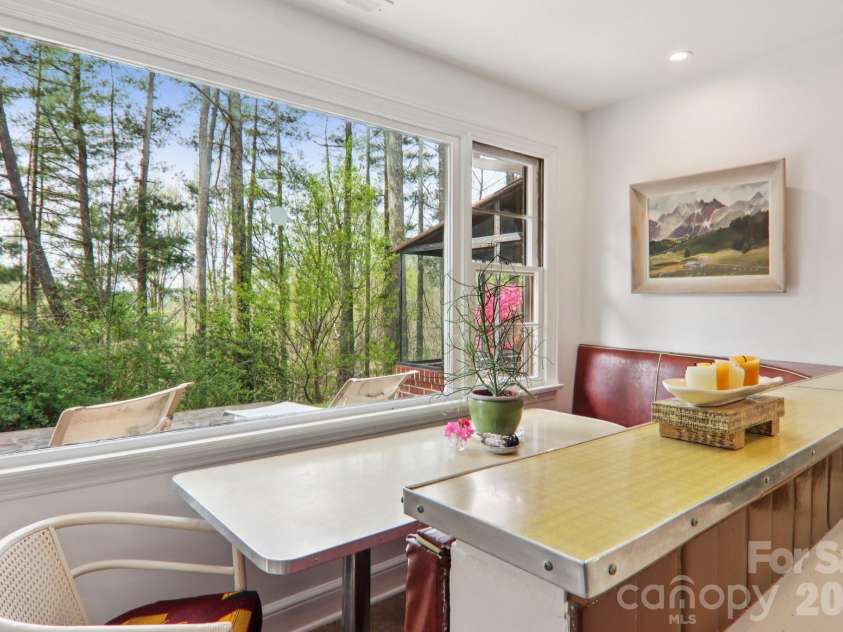 80 Sunset Drive, Marshall, NC 28753.  MLS# CAR4362986, YatesRealty ID 15134. 