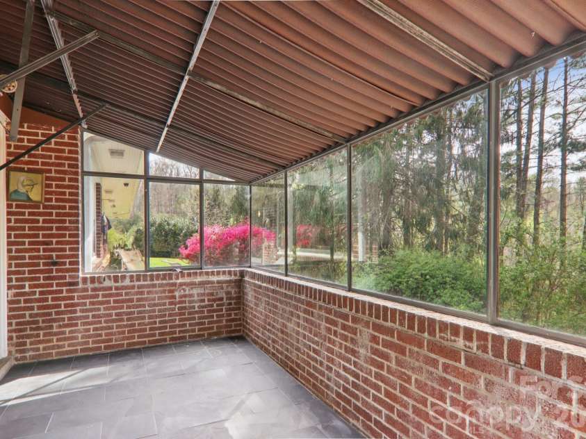 80 Sunset Drive, Marshall, NC 28753.  MLS# CAR4362986, YatesRealty ID 15134. 