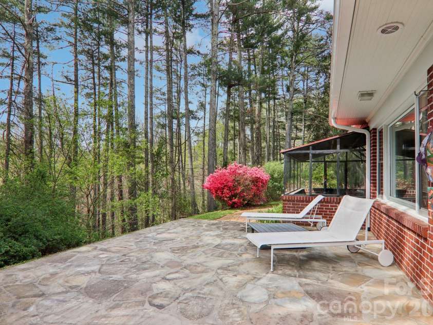 80 Sunset Drive, Marshall, NC 28753.  MLS# CAR4362986, YatesRealty ID 15134. 