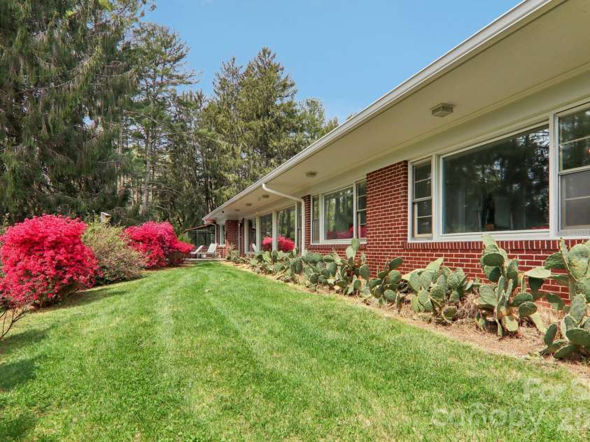 80 Sunset Drive, Marshall, NC 28753.  MLS# CAR4362986, YatesRealty ID 15134. 