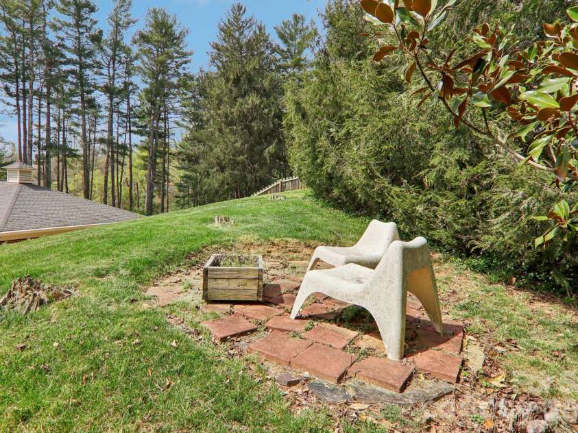 80 Sunset Drive, Marshall, NC 28753.  MLS# CAR4362986, YatesRealty ID 15134. 