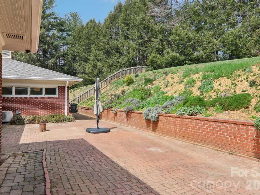 80 Sunset Drive, Marshall, NC 28753.  MLS# CAR4362986, YatesRealty ID 15134. 