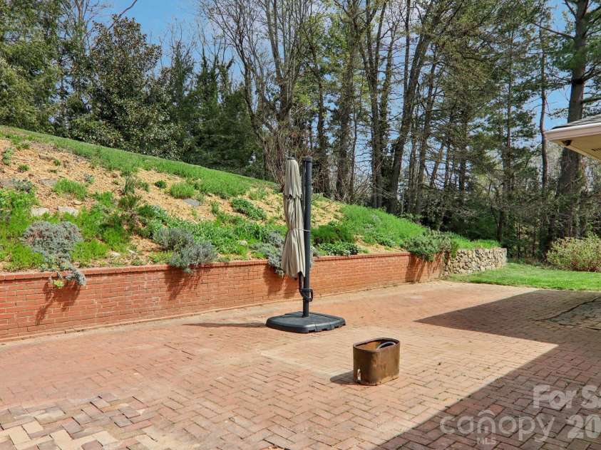 80 Sunset Drive, Marshall, NC 28753.  MLS# CAR4362986, YatesRealty ID 15134. 