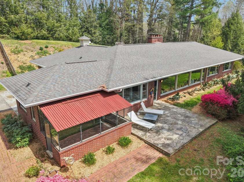 80 Sunset Drive, Marshall, NC 28753.  MLS# CAR4362986, YatesRealty ID 15134. 