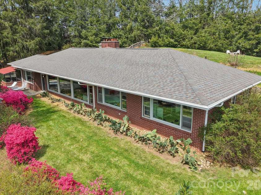 80 Sunset Drive, Marshall, NC 28753.  MLS# CAR4362986, YatesRealty ID 15134. 