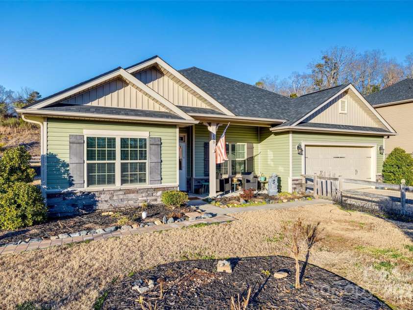 859 Accent Avenue, Concord, NC 28025.  MLS# CAR4213655, YatesRealty ID 15134. 