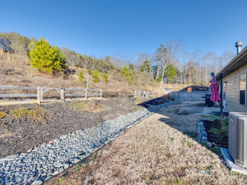 859 Accent Avenue, Concord, NC 28025.  MLS# CAR4213655, YatesRealty ID 15134. 