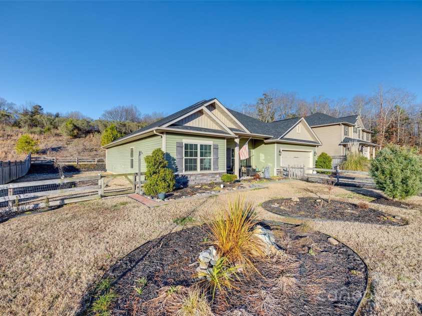 859 Accent Avenue, Concord, NC 28025.  MLS# CAR4213655, YatesRealty ID 15134. 