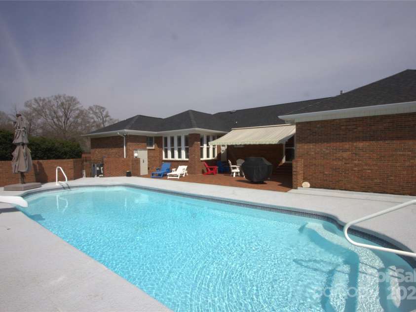 7169 Pleasant Grove Road, Charlotte, NC 28216.  MLS# CAR4214208, YatesRealty ID 15135. Great for volleyball