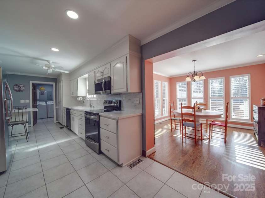 7169 Pleasant Grove Road, Charlotte, NC 28216.  MLS# CAR4214208, YatesRealty ID 15135. Kitchen with easy access to dining area