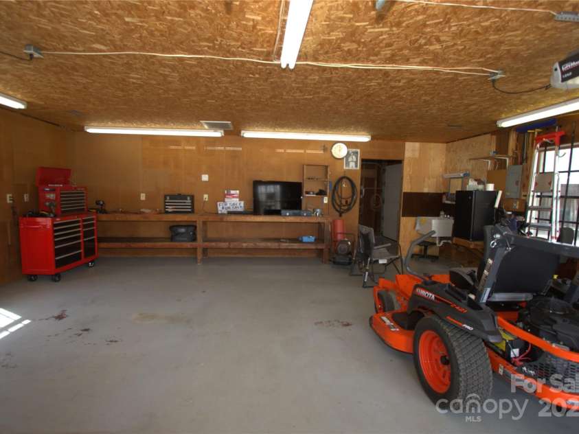 7169 Pleasant Grove Road, Charlotte, NC 28216.  MLS# CAR4214208, YatesRealty ID 15135. Workspace or  possible future apptartment