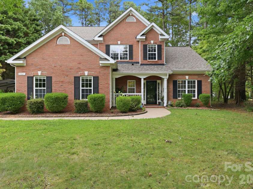 8821 Hambright Road, Huntersville, NC 28078.  MLS# CAR4356404, YatesRealty ID 15137. 