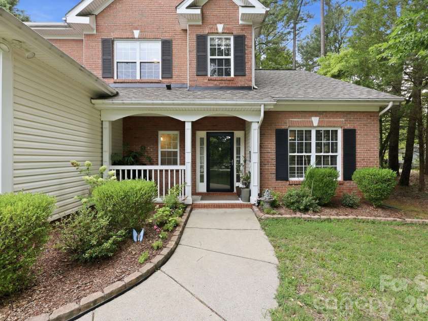 8821 Hambright Road, Huntersville, NC 28078.  MLS# CAR4356404, YatesRealty ID 15137. 