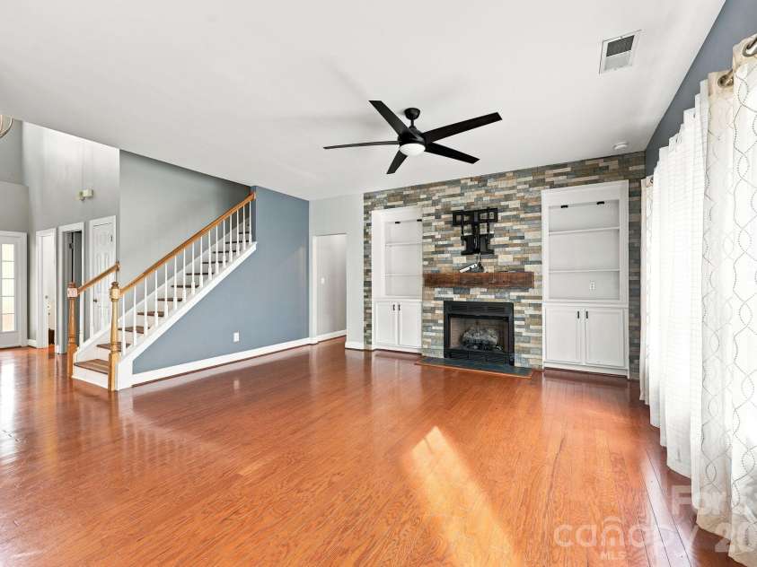 8821 Hambright Road, Huntersville, NC 28078.  MLS# CAR4356404, YatesRealty ID 15137. 