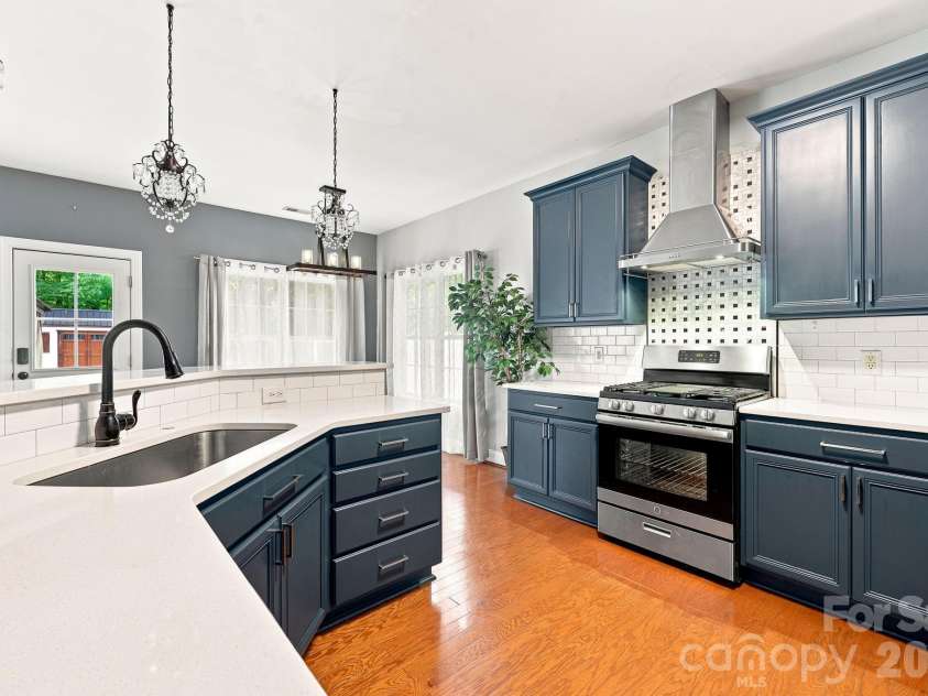 8821 Hambright Road, Huntersville, NC 28078.  MLS# CAR4356404, YatesRealty ID 15137. 