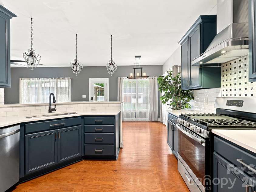8821 Hambright Road, Huntersville, NC 28078.  MLS# CAR4356404, YatesRealty ID 15137. 