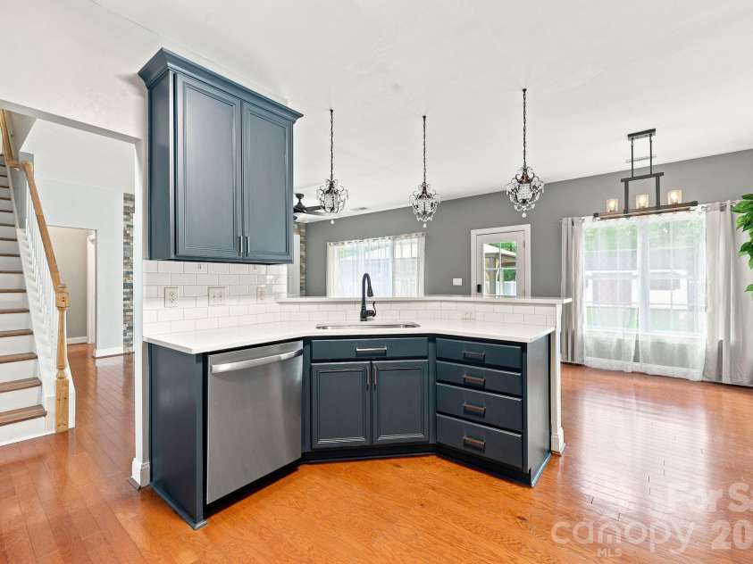 8821 Hambright Road, Huntersville, NC 28078.  MLS# CAR4356404, YatesRealty ID 15137. 