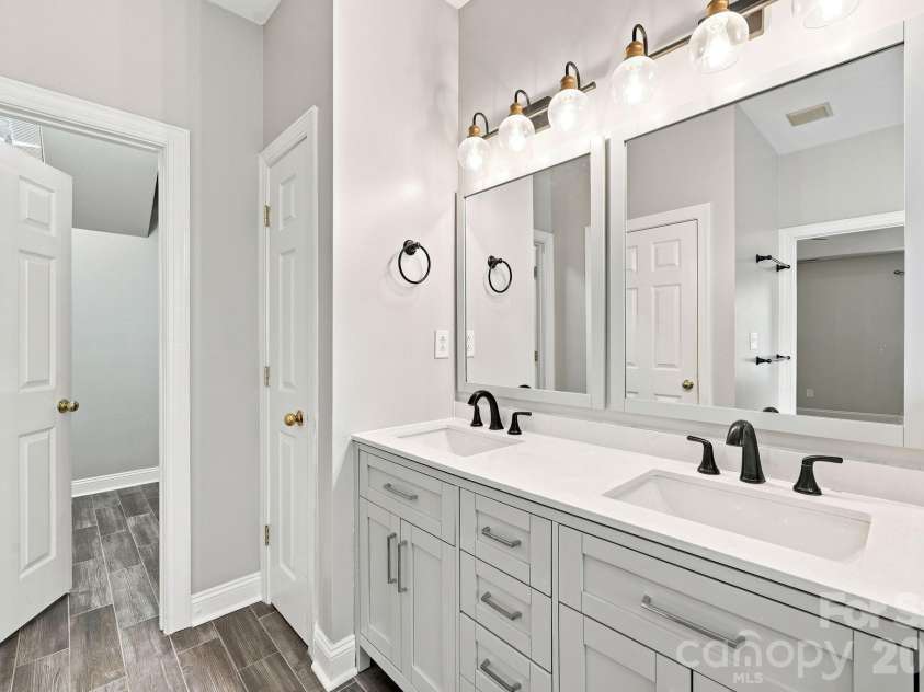 8821 Hambright Road, Huntersville, NC 28078.  MLS# CAR4356404, YatesRealty ID 15137. 