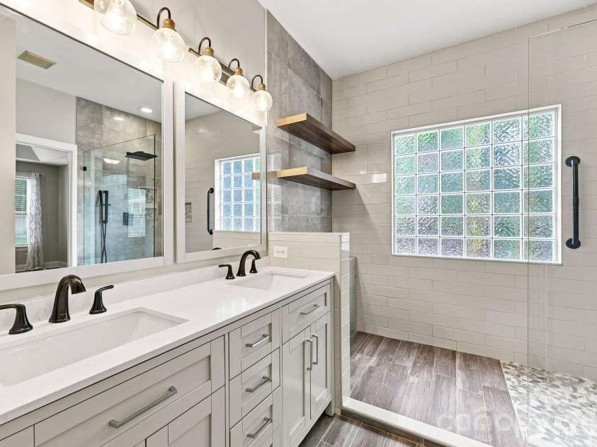 8821 Hambright Road, Huntersville, NC 28078.  MLS# CAR4356404, YatesRealty ID 15137. 
