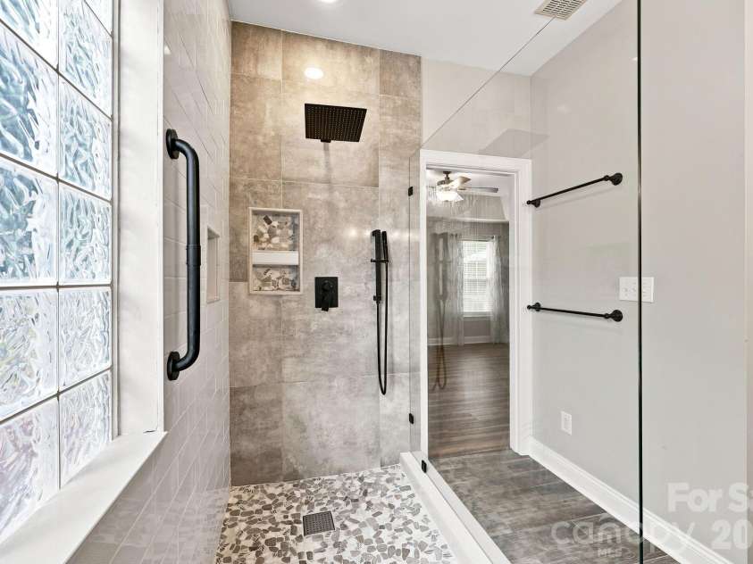 8821 Hambright Road, Huntersville, NC 28078.  MLS# CAR4356404, YatesRealty ID 15137. 