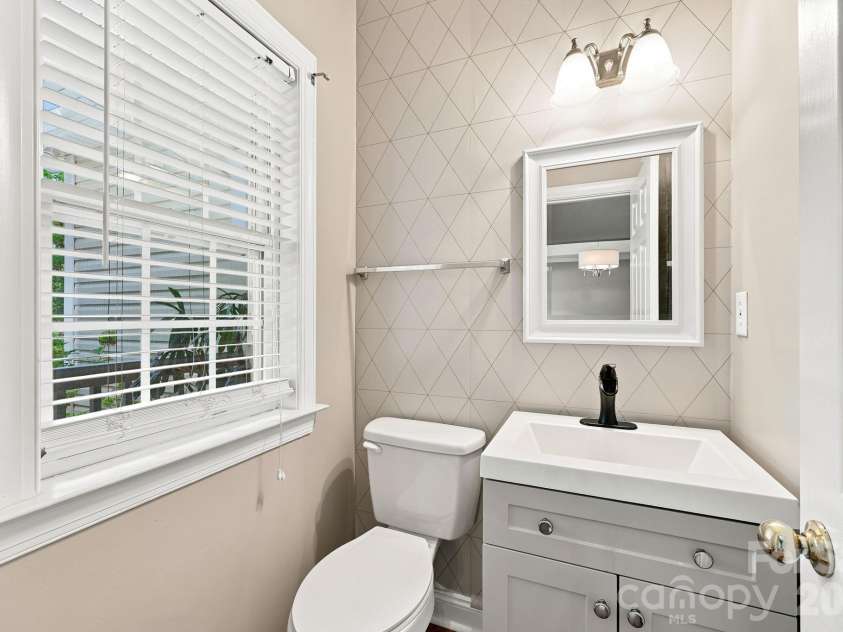 8821 Hambright Road, Huntersville, NC 28078.  MLS# CAR4356404, YatesRealty ID 15137. 