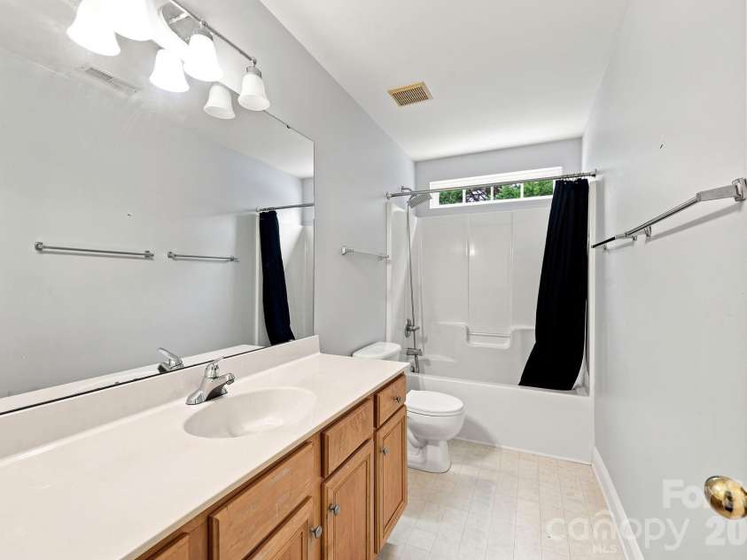 8821 Hambright Road, Huntersville, NC 28078.  MLS# CAR4356404, YatesRealty ID 15137. 