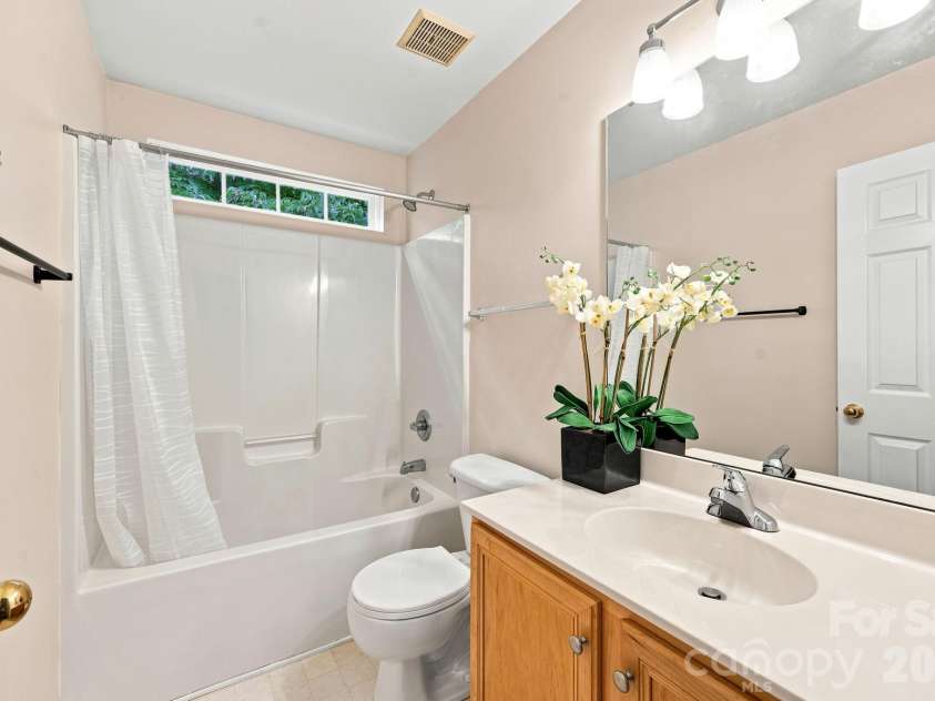 8821 Hambright Road, Huntersville, NC 28078.  MLS# CAR4356404, YatesRealty ID 15137. 