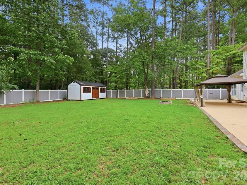 8821 Hambright Road, Huntersville, NC 28078.  MLS# CAR4356404, YatesRealty ID 15137. 