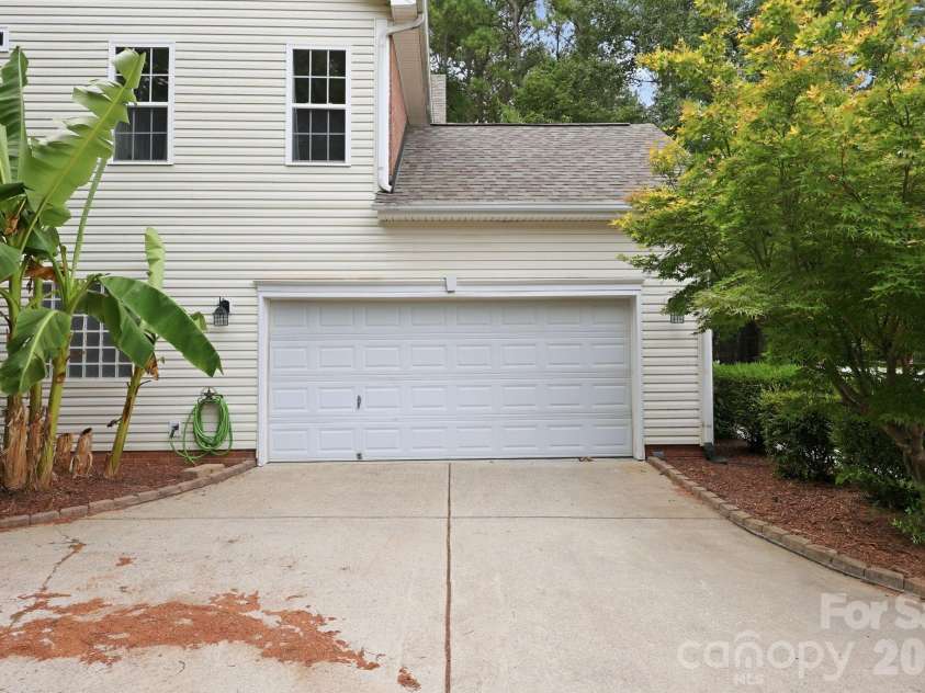 8821 Hambright Road, Huntersville, NC 28078.  MLS# CAR4356404, YatesRealty ID 15137. 