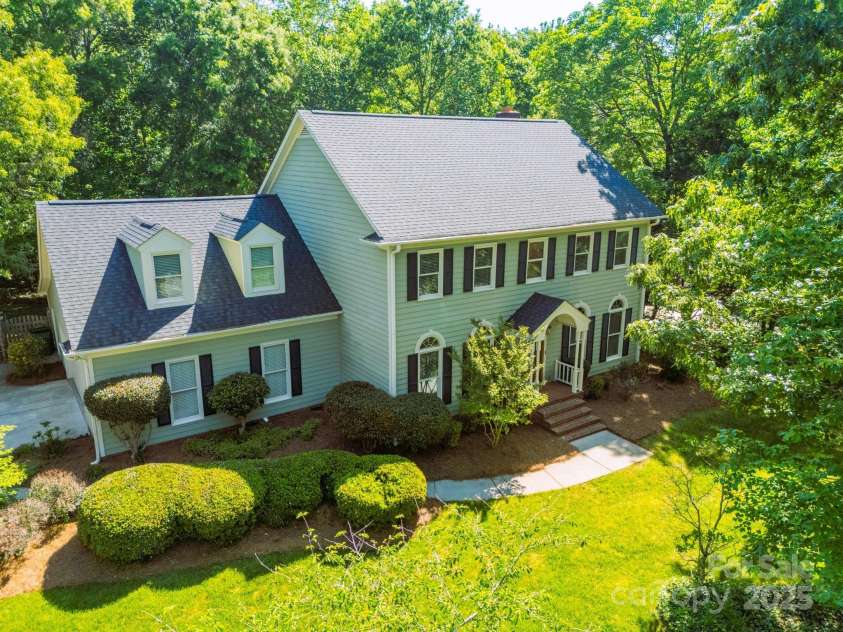 5232 Silchester Lane, Charlotte, NC 28215.  MLS# CAR4240756, YatesRealty ID 15138. 