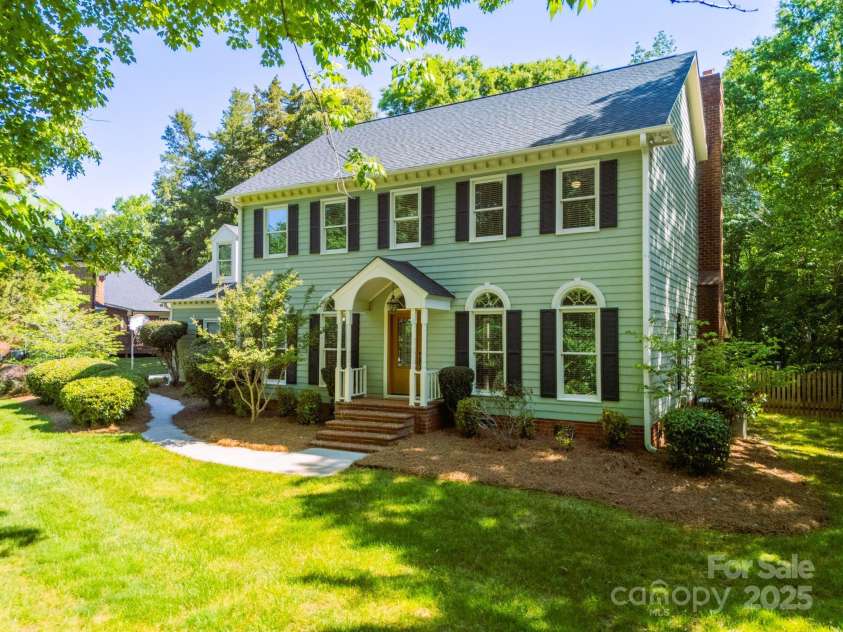 5232 Silchester Lane, Charlotte, NC 28215.  MLS# CAR4240756, YatesRealty ID 15138. 