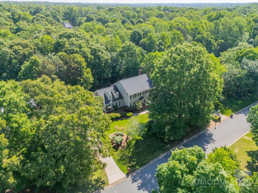 5232 Silchester Lane, Charlotte, NC 28215.  MLS# CAR4240756, YatesRealty ID 15138. 