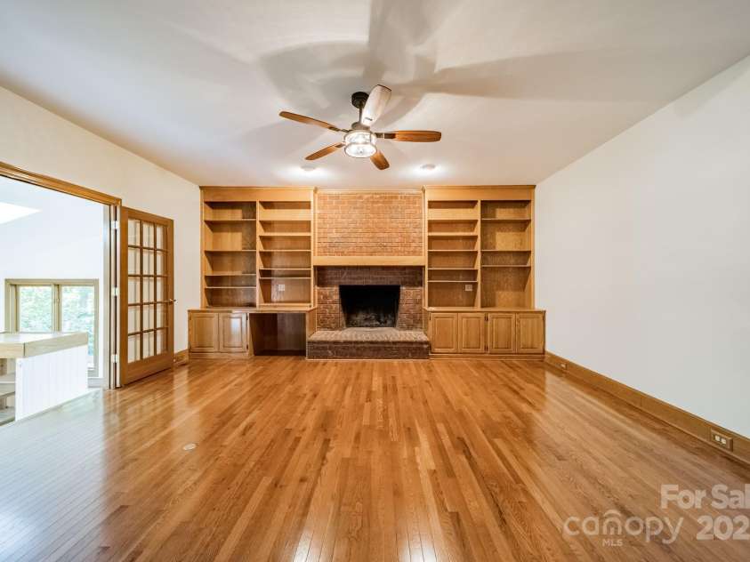 5232 Silchester Lane, Charlotte, NC 28215.  MLS# CAR4240756, YatesRealty ID 15138. 