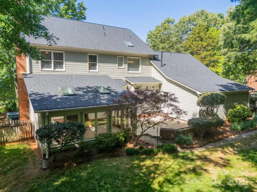 5232 Silchester Lane, Charlotte, NC 28215.  MLS# CAR4240756, YatesRealty ID 15138. 