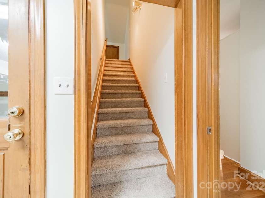 5232 Silchester Lane, Charlotte, NC 28215.  MLS# CAR4240756, YatesRealty ID 15138. Bonus Room Separate Stairway above Garage