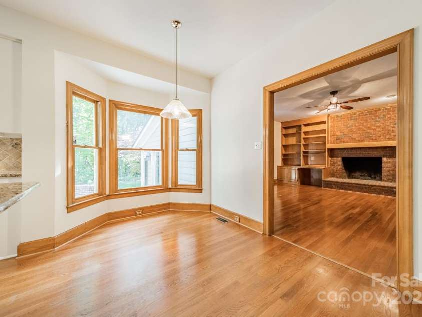 5232 Silchester Lane, Charlotte, NC 28215.  MLS# CAR4240756, YatesRealty ID 15138. Breakfast Area
