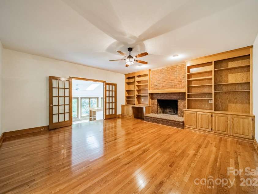 5232 Silchester Lane, Charlotte, NC 28215.  MLS# CAR4240756, YatesRealty ID 15138. Family Room