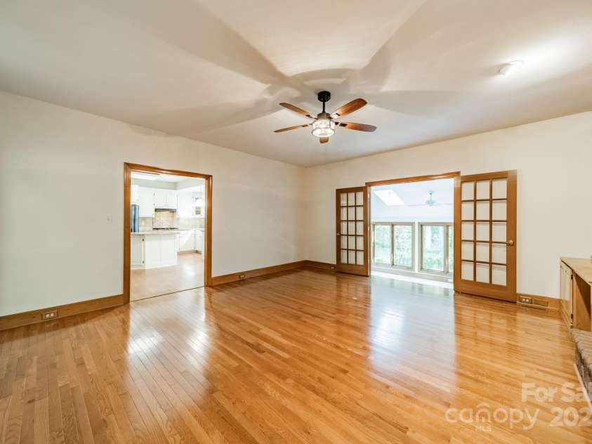 5232 Silchester Lane, Charlotte, NC 28215.  MLS# CAR4240756, YatesRealty ID 15138. Family Room