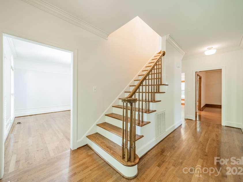 5232 Silchester Lane, Charlotte, NC 28215.  MLS# CAR4240756, YatesRealty ID 15138. Foyer
