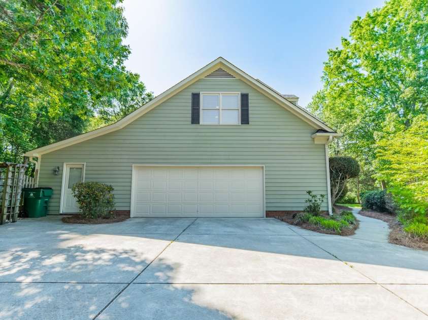 5232 Silchester Lane, Charlotte, NC 28215.  MLS# CAR4240756, YatesRealty ID 15138. Garage