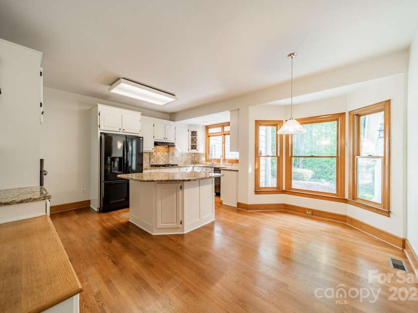 5232 Silchester Lane, Charlotte, NC 28215.  MLS# CAR4240756, YatesRealty ID 15138. Kitchen