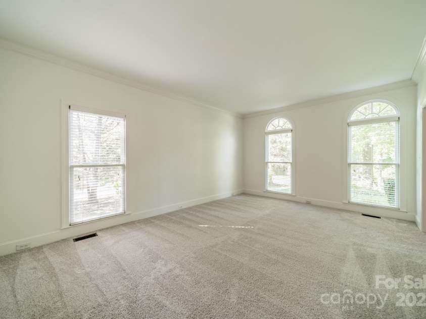 5232 Silchester Lane, Charlotte, NC 28215.  MLS# CAR4240756, YatesRealty ID 15138. Living Room