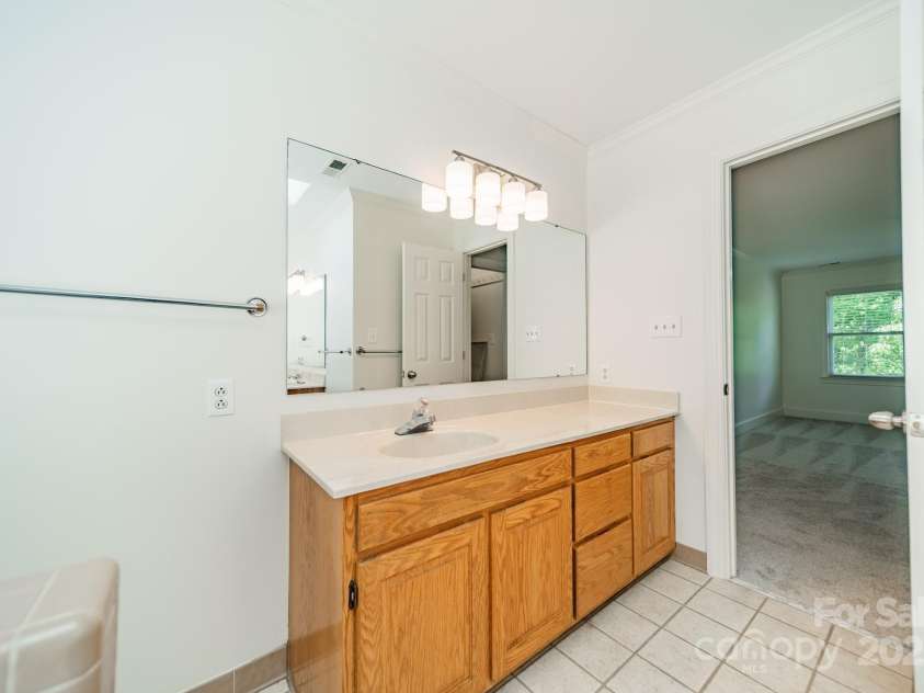5232 Silchester Lane, Charlotte, NC 28215.  MLS# CAR4240756, YatesRealty ID 15138. Owner's Retreat Ensuite