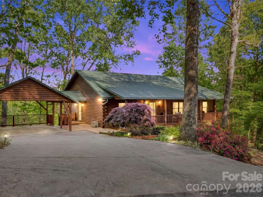 212 Glen Echo Circle, Saluda, NC 28773.  MLS# CAR4369603, YatesRealty ID 15139. 