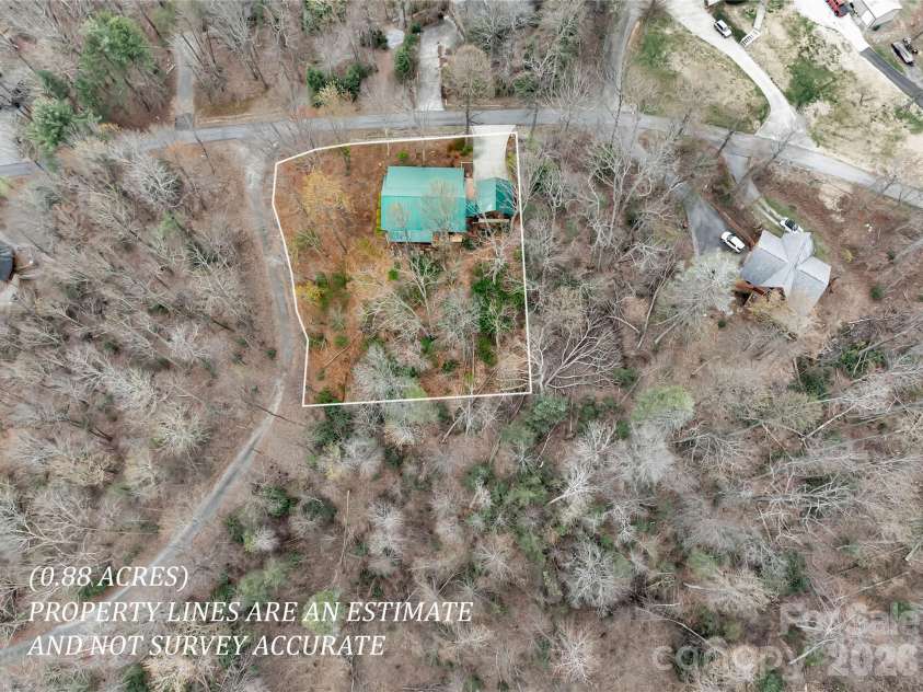 212 Glen Echo Circle, Saluda, NC 28773.  MLS# CAR4369603, YatesRealty ID 15139. 