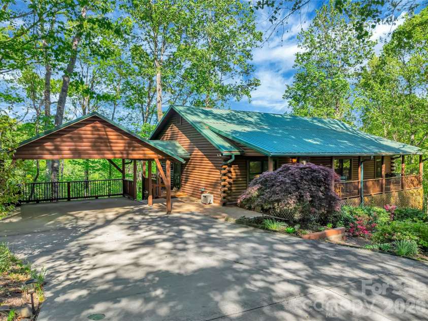 212 Glen Echo Circle, Saluda, NC 28773.  MLS# CAR4369603, YatesRealty ID 15139. 