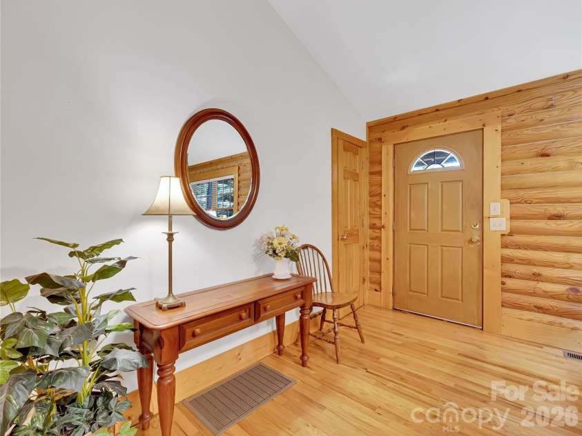 212 Glen Echo Circle, Saluda, NC 28773.  MLS# CAR4369603, YatesRealty ID 15139. Foyer entry area