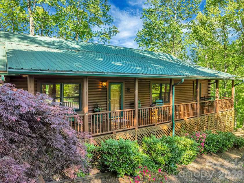 212 Glen Echo Circle, Saluda, NC 28773.  MLS# CAR4369603, YatesRealty ID 15139. Welcome to 212 Glen Echo!
