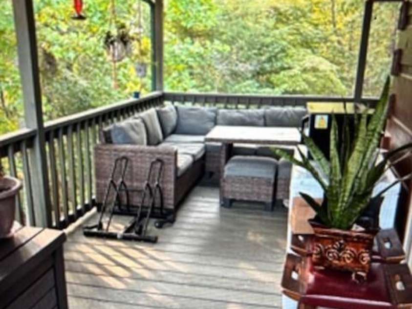 623 Overlook Drive, Spruce Pine, NC 28777.  MLS# CAR4263379, YatesRealty ID 15139. 